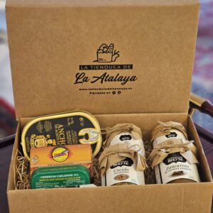 Caja Magdalena con productos de Cantabria y platos tradicionales de La Atalaya de Mayte
