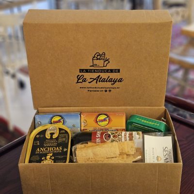 Caja Piquío con productos de Cantabria para aperitivo gourmet