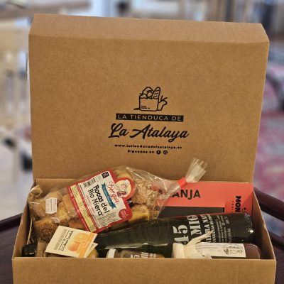 Caja Puerto Chico con productos dulces artesanos de Cantabria